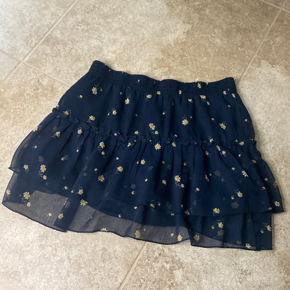 Abercrombie Kids pull on ruffle skort. Size 11/12.